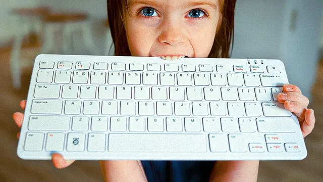 who is this even for?? (Raspberry Pi 500) thumbnail