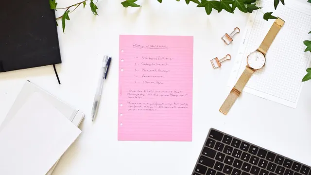 decluttering and minimalism for students // the basics thumbnail