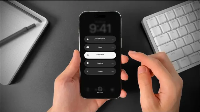 How to set up "Dumb Mode" on your iPhone thumbnail