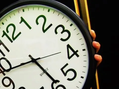 STOPPED CLOCK ILLUSION thumbnail